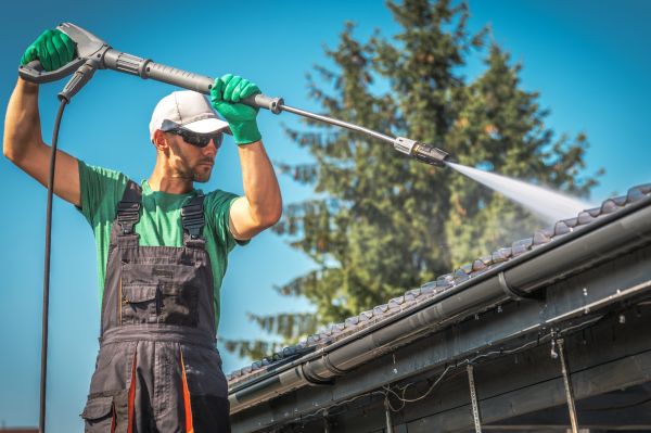 Gutter Washing in Sumter