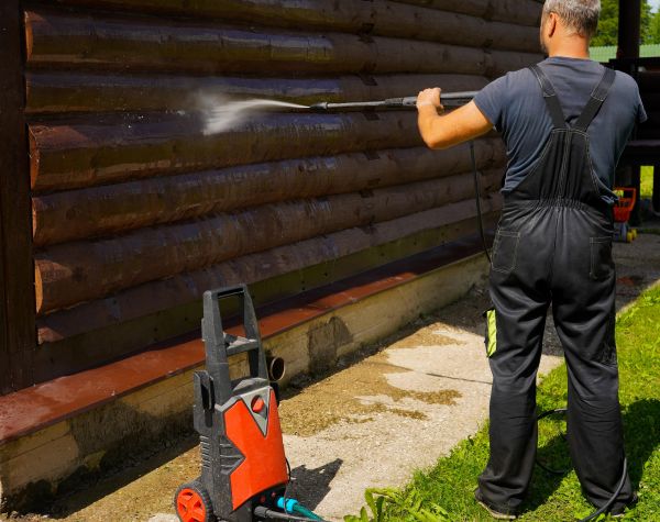 Log Home Pressure Washing in Sumter