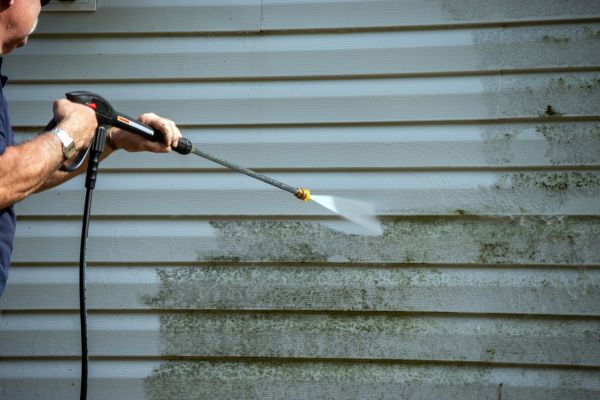 Vinyl Siding Power Washing in Sumter
